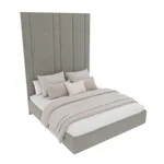 Cпальня с мягкой стеновой панелью и кроватью подиумом 3