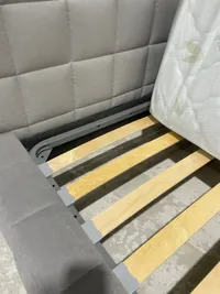 Кровать односпальная мягкая с ортопедической решеткой QUADRO