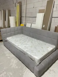 Кровать односпальная мягкая с ортопедической решеткой КВАДРО