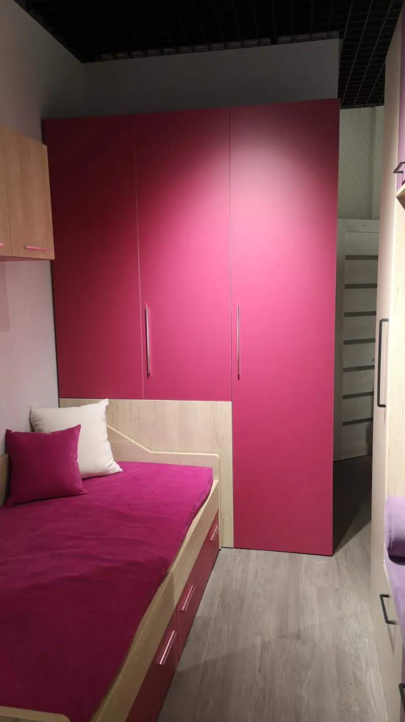 Шкаф двухдверный с фальш-стенкой и раздвижжными дверьми L205 L/R