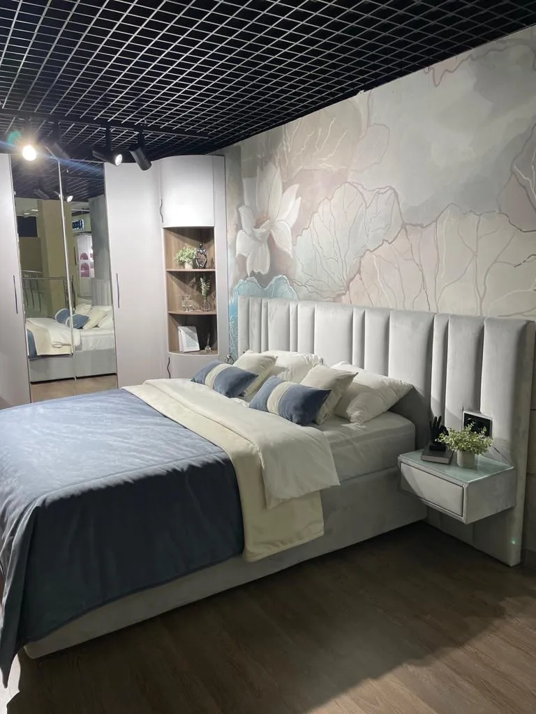 Кровать двуспальная мягкая ХИЛТОН с подъемным механизмом и мягкими панелями c подрозетниками, 140x200