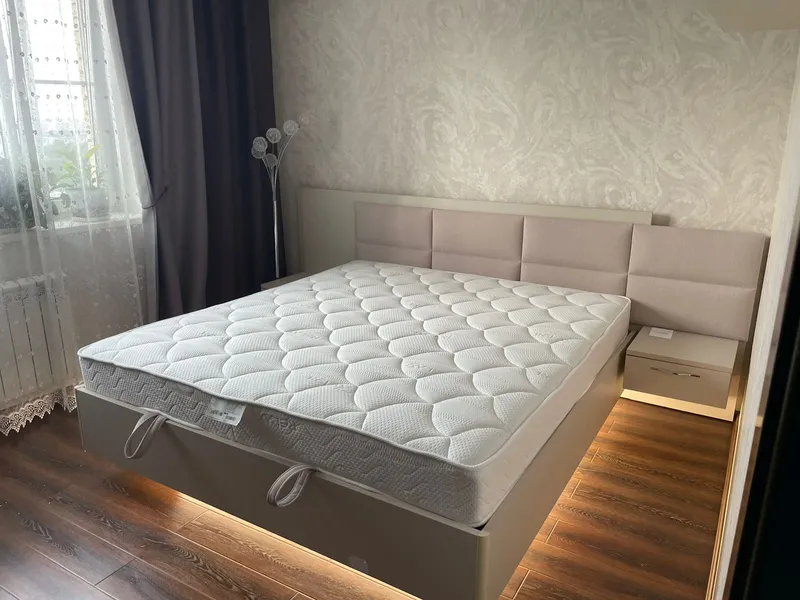 Кровать двуспальная Lazio с парящим эффектом и мягкой спинкой L142 , 140x200