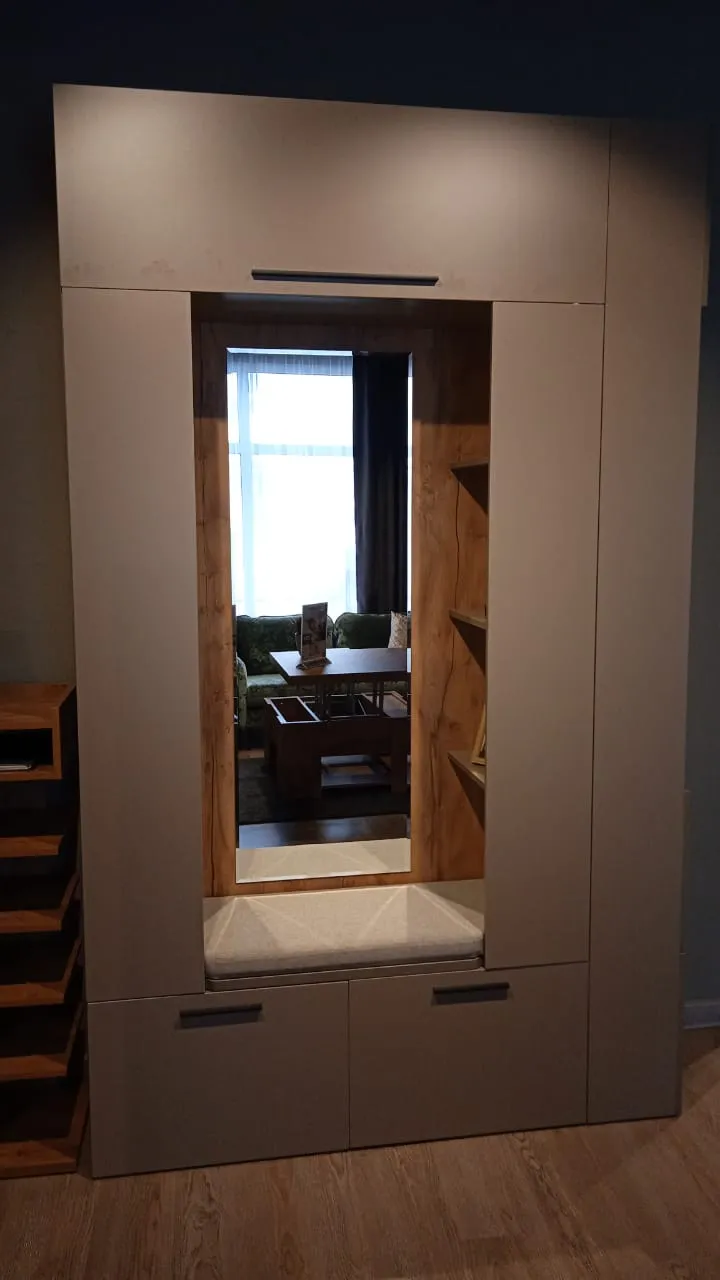 Секция под крючки с полками L418 L/R